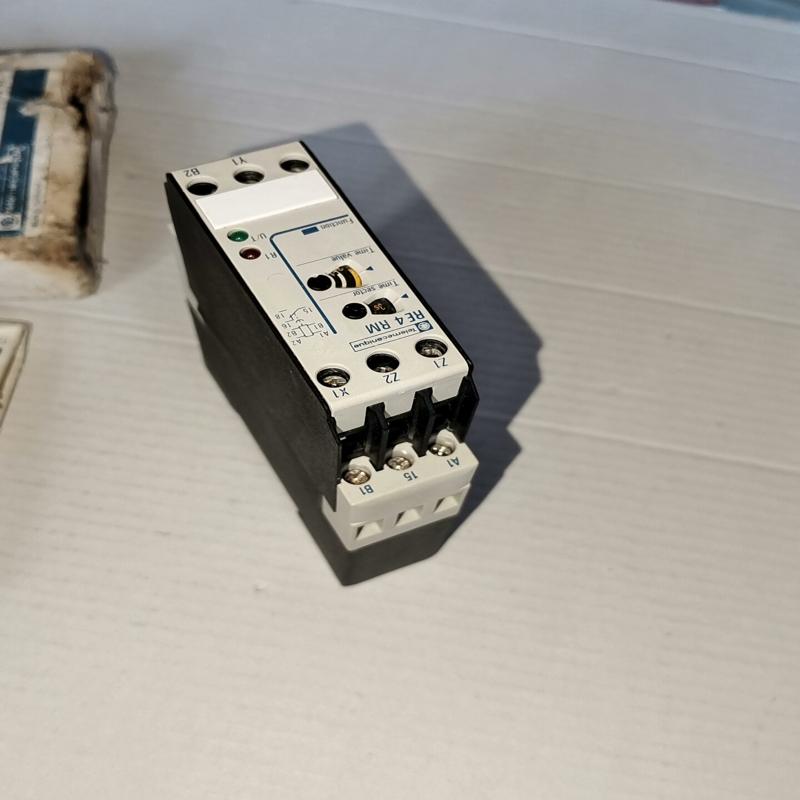 议价RE4-RM11BU，DC24V，德国时间继电器一个，库