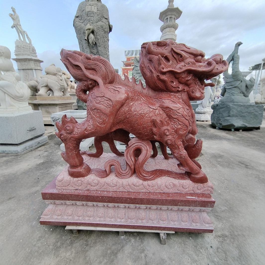 石岛红麒麟雕刻厂家园林景区石雕动物工艺品 大理石麒麟门口摆件