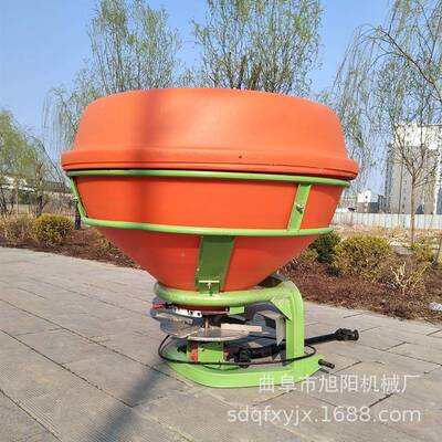 750公斤圆桶施IQX肥器加料箱传动厚抛肥机农用轴悬大挂式撒肥机