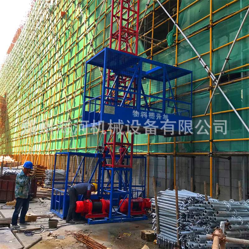 2021房屋建筑物料高空提货机俩笼施工升降机 单柱双笼施工提料机