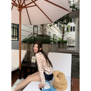 镂空肌理感圆领排扣碎花针织开衫 牙套大汪 春日野莓