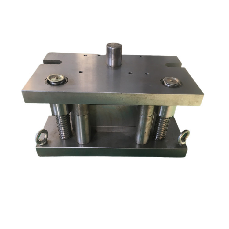 东模批量定制生产钢包头模具，劳保鞋钢板模具