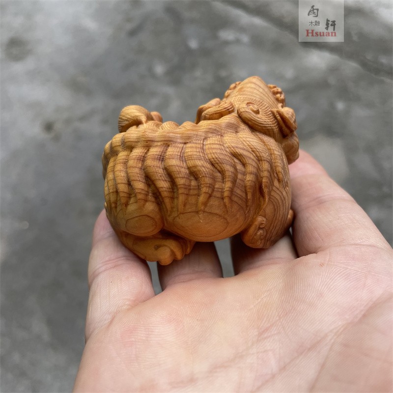 崖柏木雕手把件圆雕神兽招财貔貅一对有求必应家居饰品新中式挂件