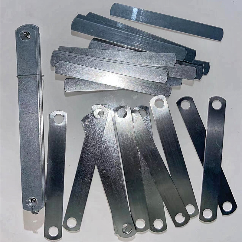 骑马卡镀锌铁片无孔中央空调固定连接管夹可折弯带孔直长扁条管卡