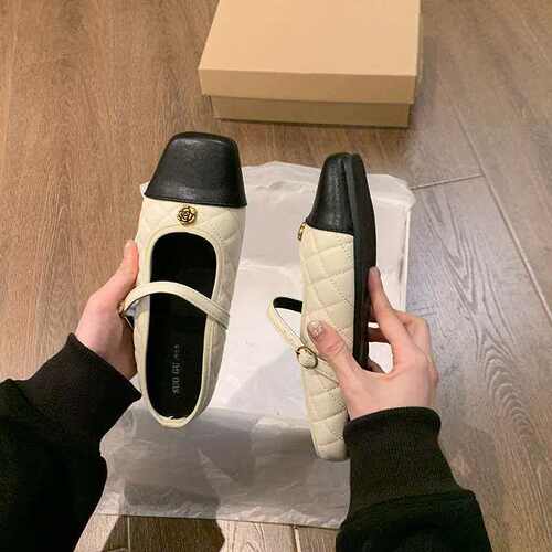 断码断码  线下148元  3cm山茶花玛丽珍半拖2033