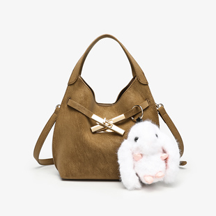 卡尔 锁扣百搭水桶包CK251152Q卡其 蔻斯时尚