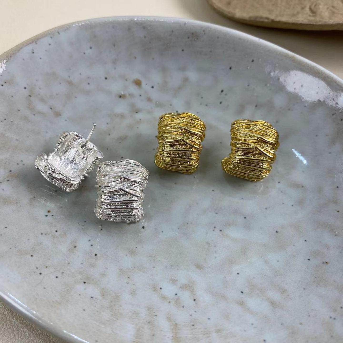 法式金色耳钉女独特耳环小众设计高级感2026新款爆款s925纯银耳饰