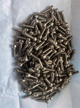 高品质头部带孔保险孔的圆柱头螺钉HB1-203F-2002M2.5*8