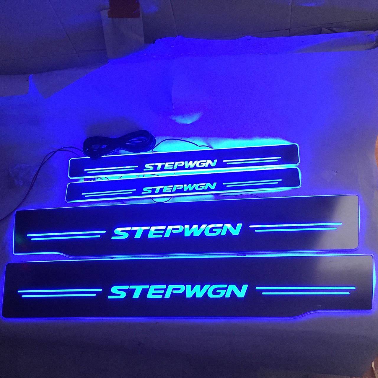 RP8适用于STEPWGN步威门槛条流光动态跑马迎宾踏板改装门坎