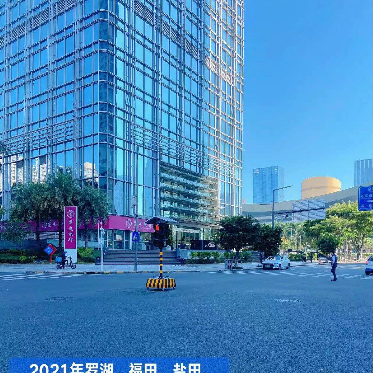 300mm太阳能移动红绿灯临时红绿灯升降式手推移动红绿灯信号灯