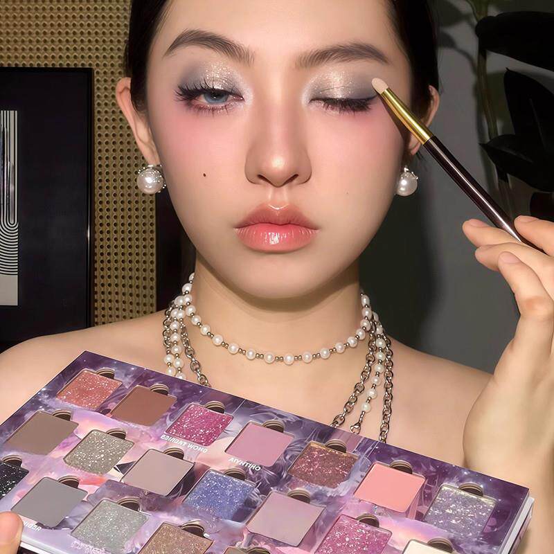冷月爆闪紫色烟熏2025新款眼影盘哑光珠光大地色灰紫彩色眼妆女