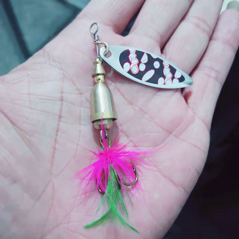 路亚饵假饵飞旋亮片套盒溪流钓马口翘嘴鱼旋转亮片羽毛三本钩亮片