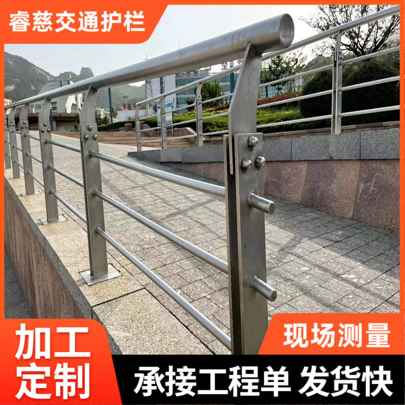 304不锈钢防撞护栏厂家供应天桥不锈钢栏杆扶手拉丝不锈钢立柱