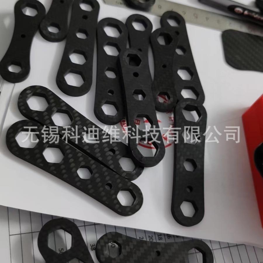 定制碳纤维定制无人机配件碳纤维鞋垫桌子文件夹尺子碳纤维加工