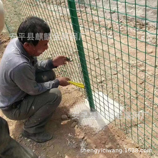 养鸡铁丝网围栏/圈地围栏网/公路防护网/果园围栏网/圈地护栏网厂