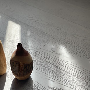 欧橡三层实木岩板灰无结疤三层实木地板