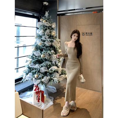 长袖针织连衣裙方领高级感修身显瘦气质长裙内搭打底衫