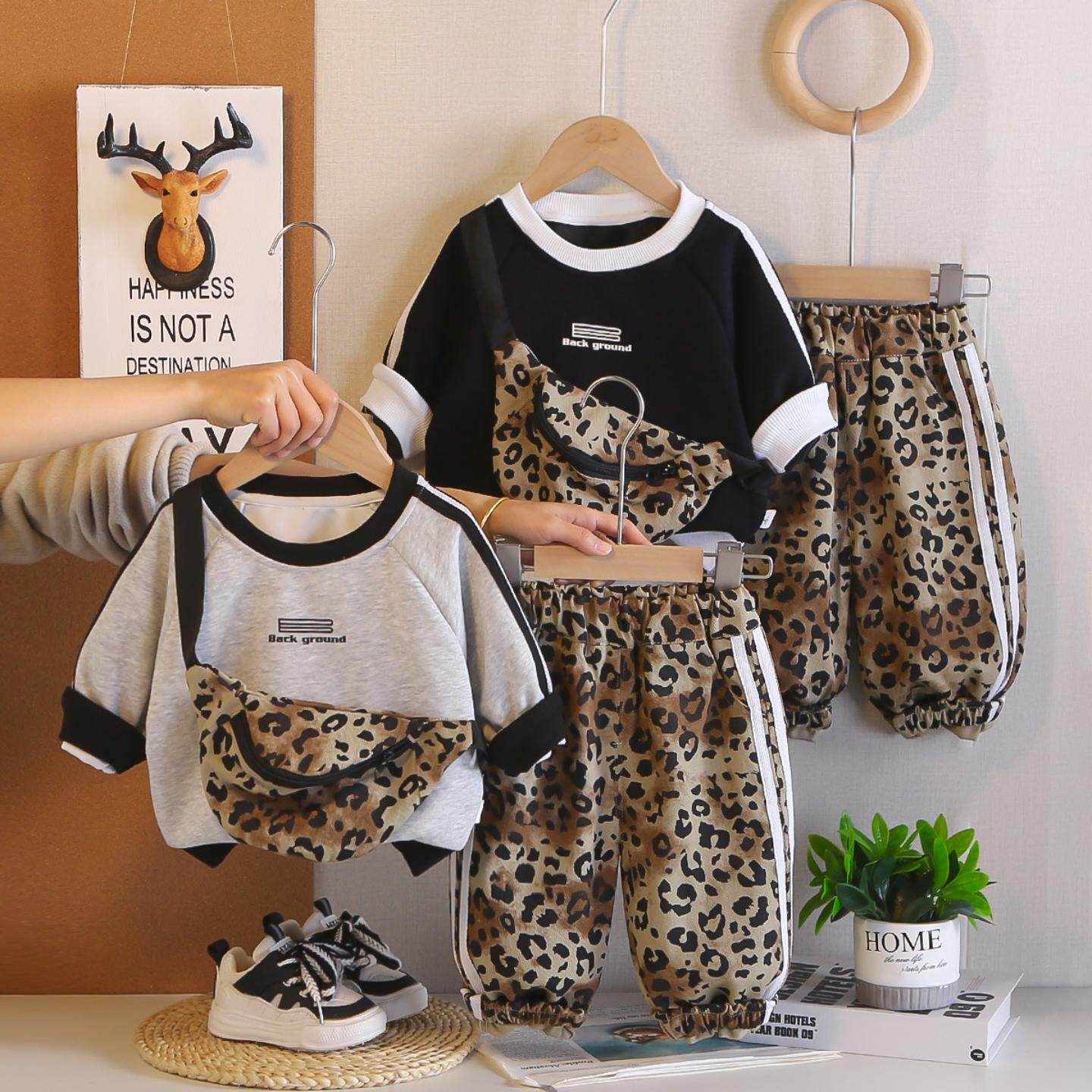 男童春装套装2026新款儿童豹纹挎包卫衣两件套宝宝韩系帅气衣服潮
