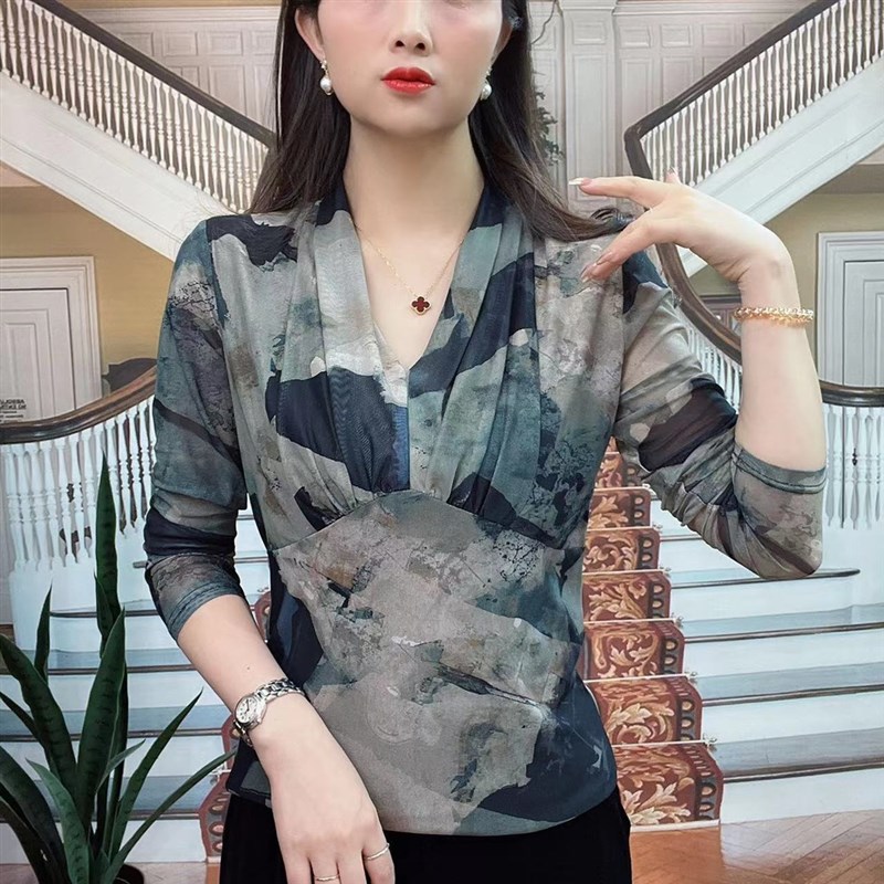 速发202新款中老年装妈妈春秋打底衫薄时尚洋气质V领上衣
