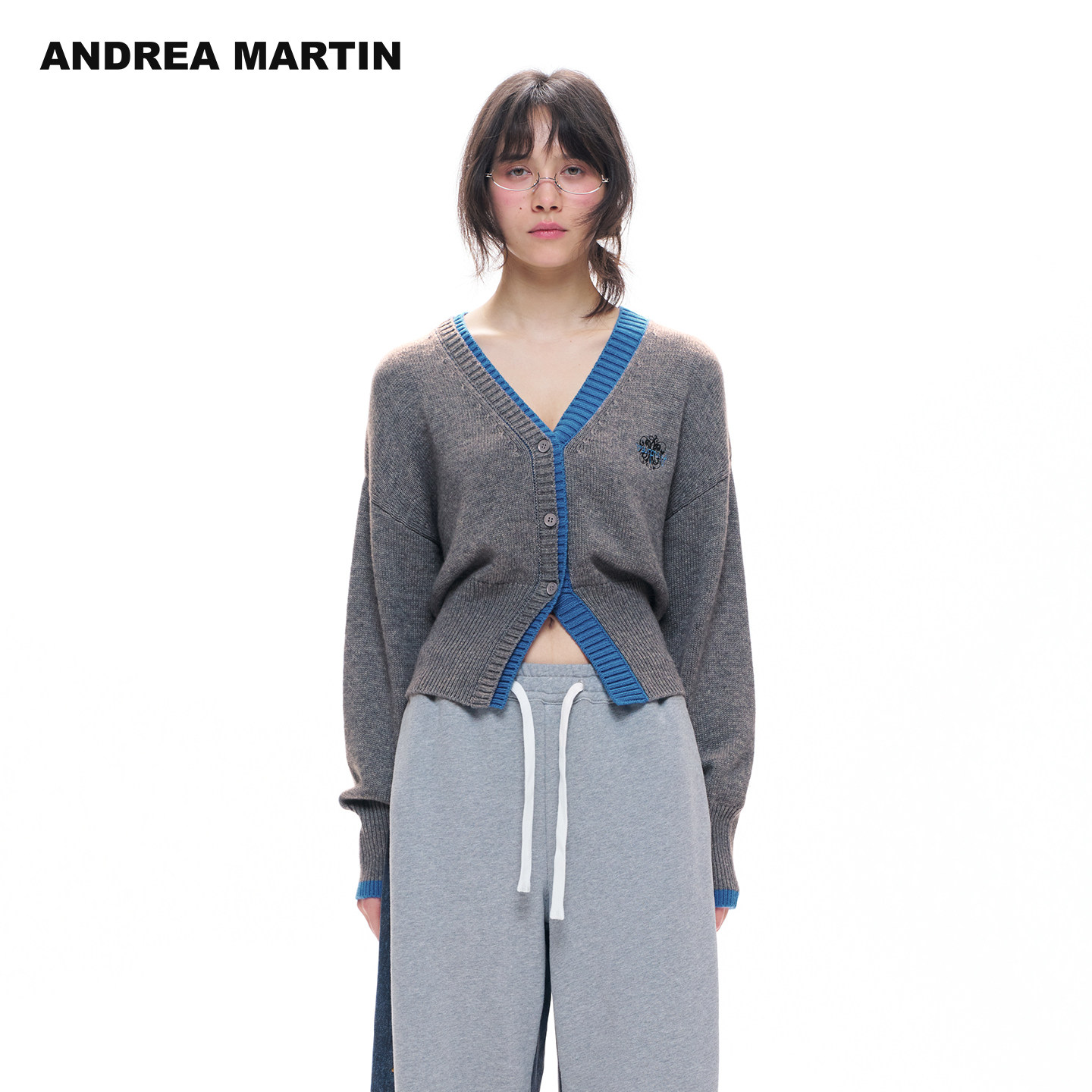 ANDREA MARTIN2026秋季新款学院风灰色V领女短收腰长袖毛针织开衫