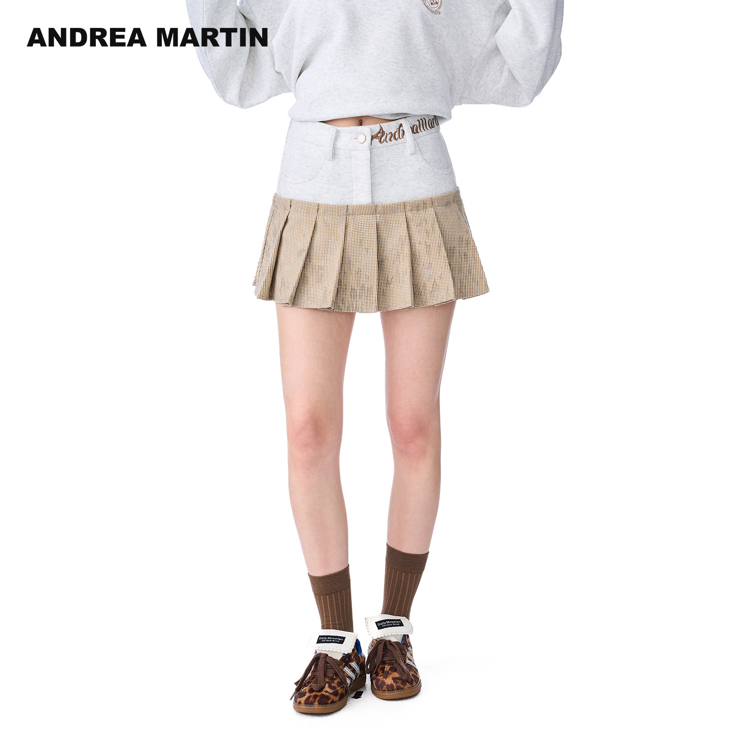ANDREA MARTIN秋冬新品学院风拼接格纹百褶短裙女刺绣休闲裙