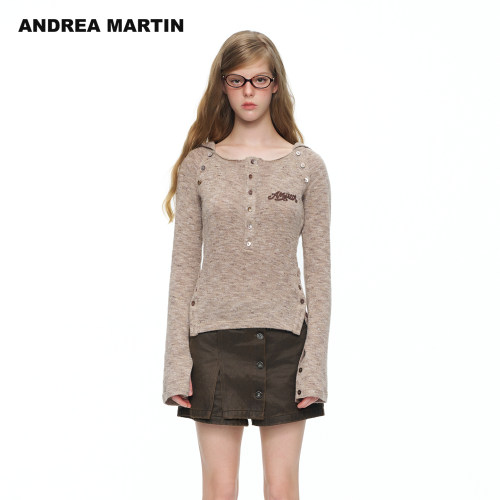 ANDREA MARTIN2026冬新款棕色刺绣亨利领修身女连帽长袖针织毛衫