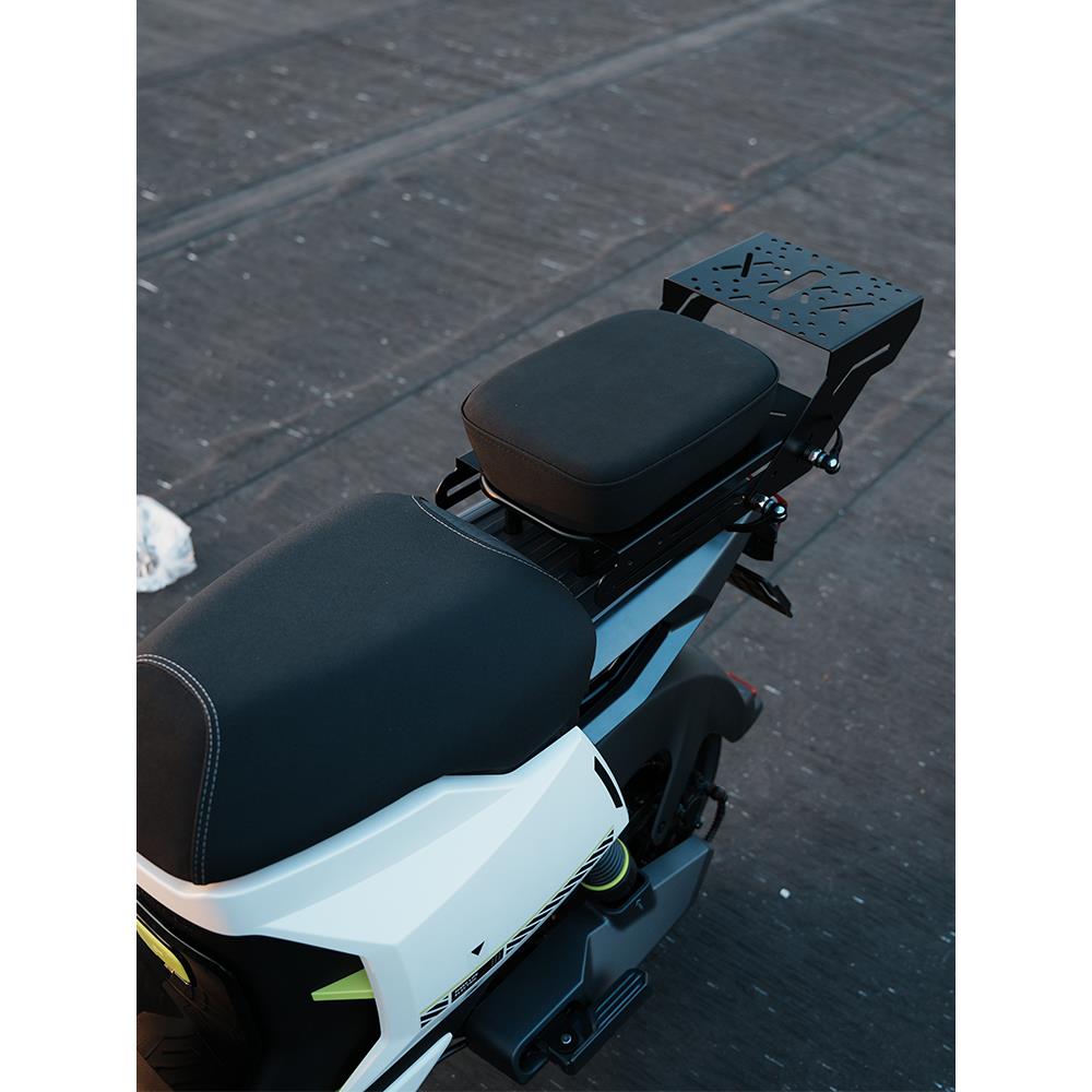 佐华适配小牛电动车F400T尾箱伸缩尾架防水后备箱后货架储物配件