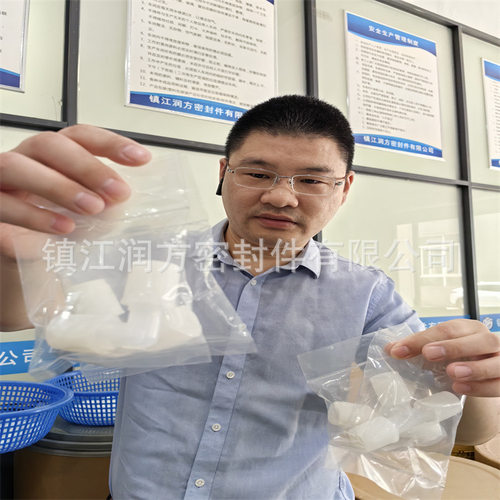 PFA外牙变径三通弯头AP210