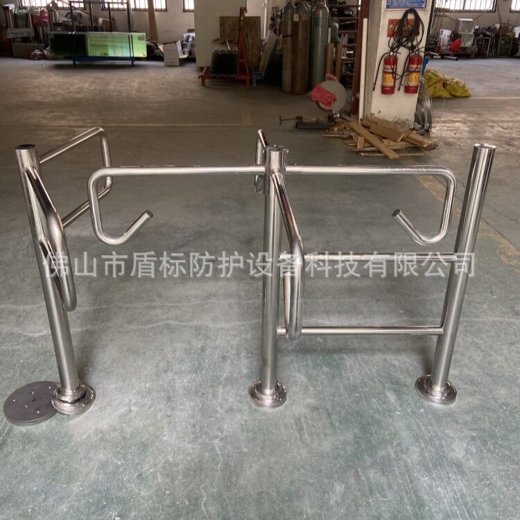 广州深圳商场只进不出栅栏道闸 源头工厂供应超市手动不锈钢转闸