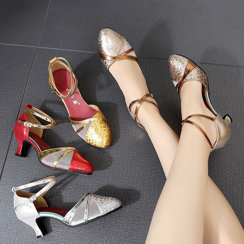 新品广场跳舞鞋新款夏季舞蹈凉鞋时尚外穿拉丁舞鞋女士中高跟软底