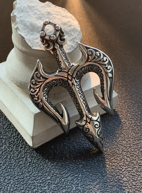 海神三叉戟-唐草纹双面钛钢胸链