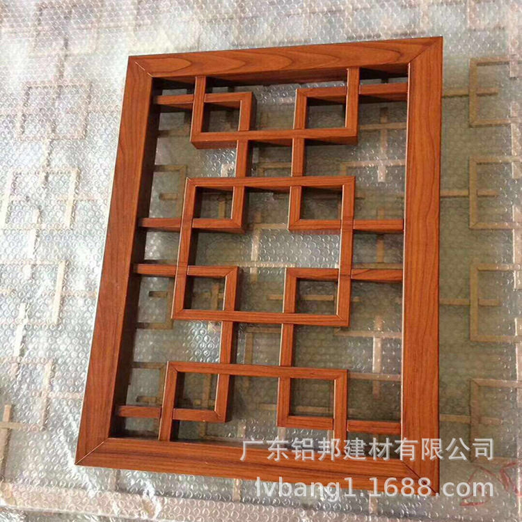 烤漆仿古窗户 河北衡水老人活动中心仿古铝窗花 别墅复古花格窗