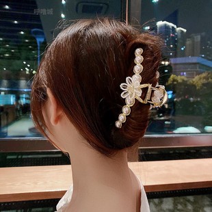 日韩优雅珍珠水晶花朵发夹抓夹中号後脑勺网红鲨鱼夹ins潮发夹子