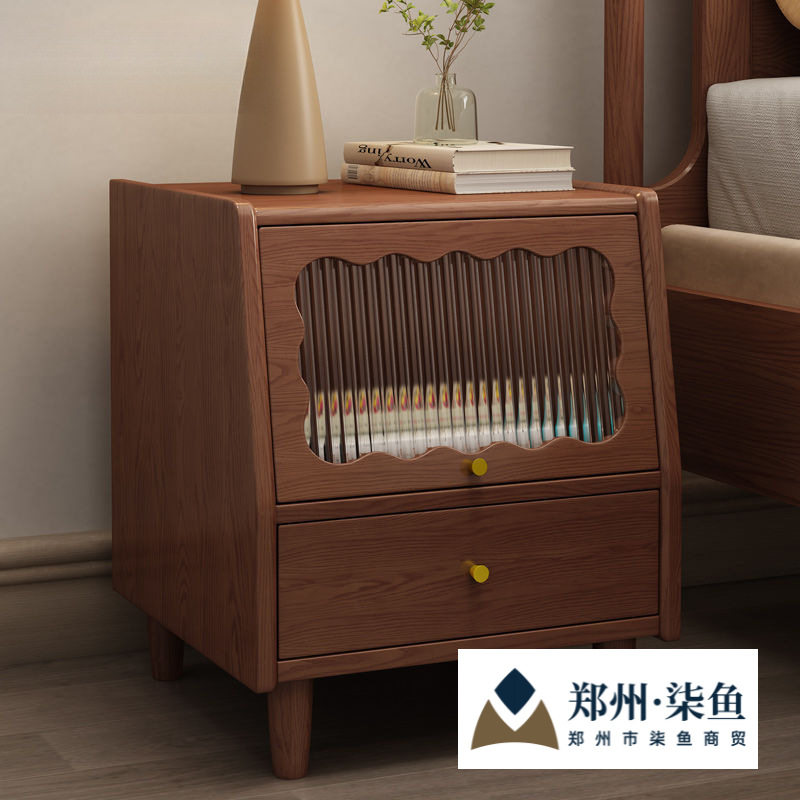 纯实木胡桃木色小型床头柜