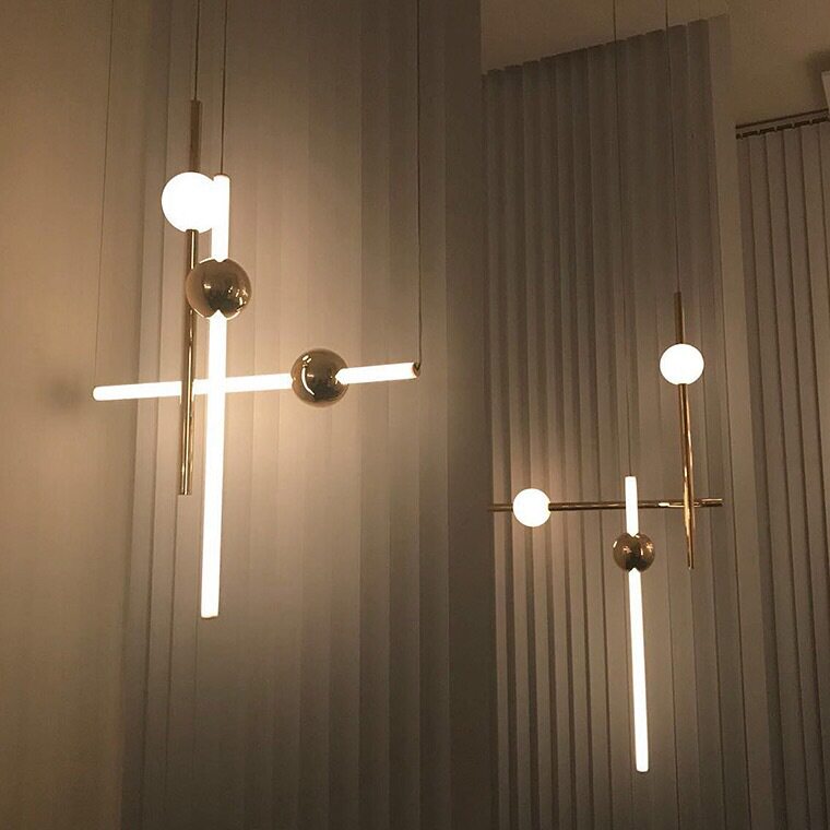 简约现代横竖线条吊灯北欧金属发光玻璃设计师餐厅样板房led吊灯