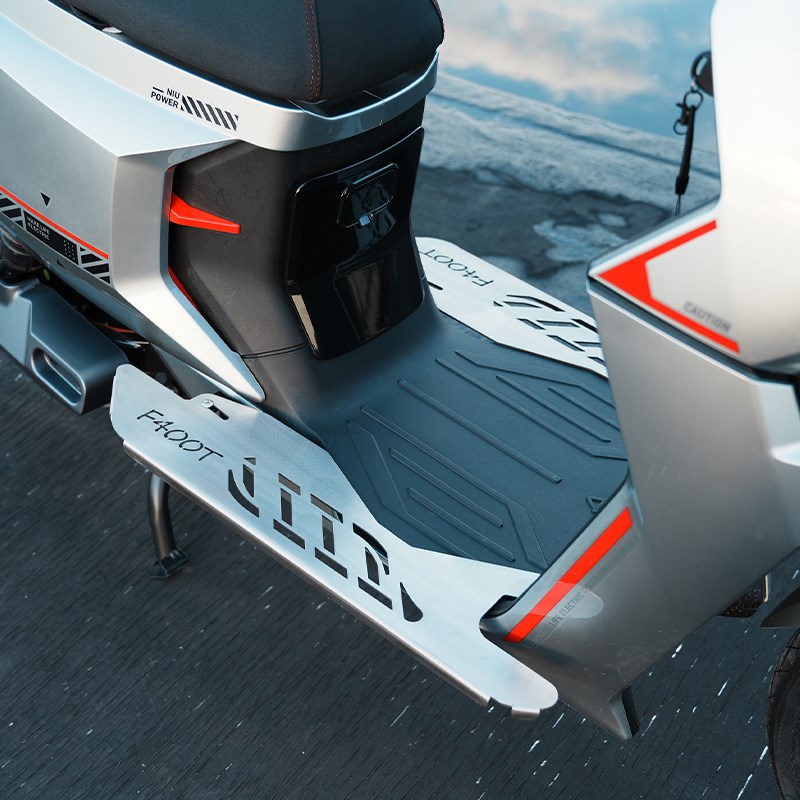 适配小牛F400T电动车新款前脚踏不锈钢一体加长加宽踏板改装配件