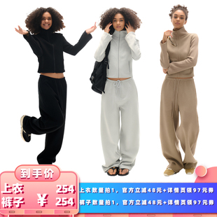 Two 衣橱直播间 little guys 套装 高领卫衣香蕉卫裤 所有女生