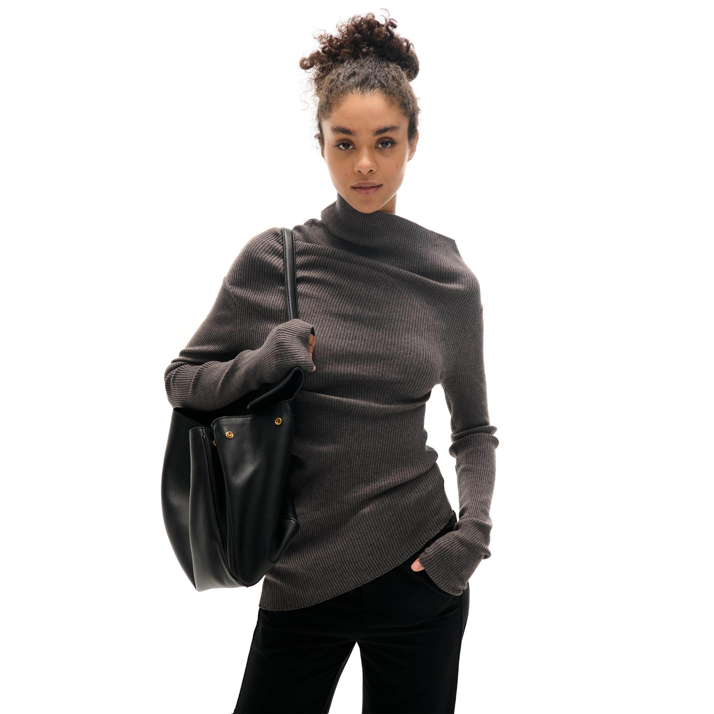 Two little guys*秋冬柔弹肌理多穿法弯刀剪裁针织上衣毛衣