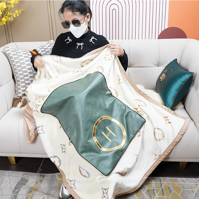 汽车抱枕被子两用二合一车内加厚多功能折叠腰靠枕车用空调被车载