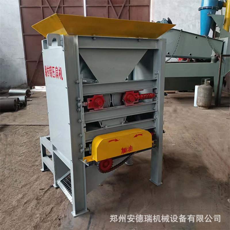 废旧塑料瓶压扁机 铁盒易拉罐挤片机家用电 小型中空容器压缩机