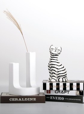 现代简约欧式轻奢黑白条纹陶瓷猫摆件样板房售楼处客厅博古架摆设