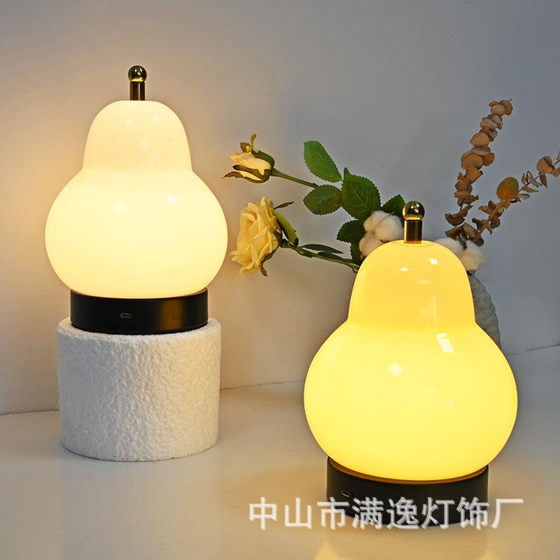 法式奶油梨子台灯网红创意卧室床头书房个性简约充电便捷装饰台灯