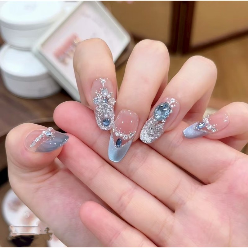 穿戴甲纯手作海盐冰晶清冷高级感冰透玻璃珠水光猫眼爆闪显白美甲