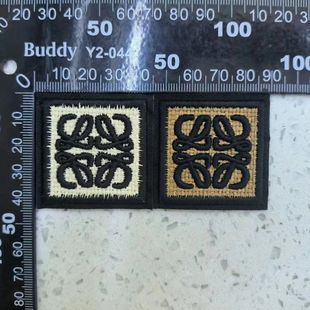 服装辅料正方形白咖底黑字编织绣标罗意w
