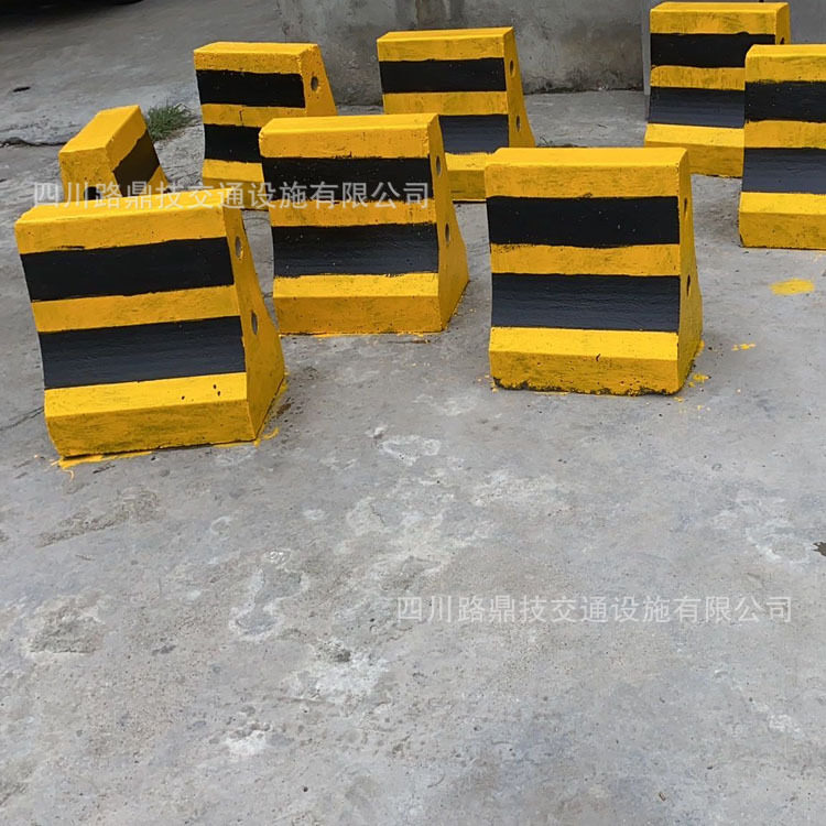 混凝土水泥隔离墩护栏墩高速石墩子交通路障公路混凝土水泥隔离墩