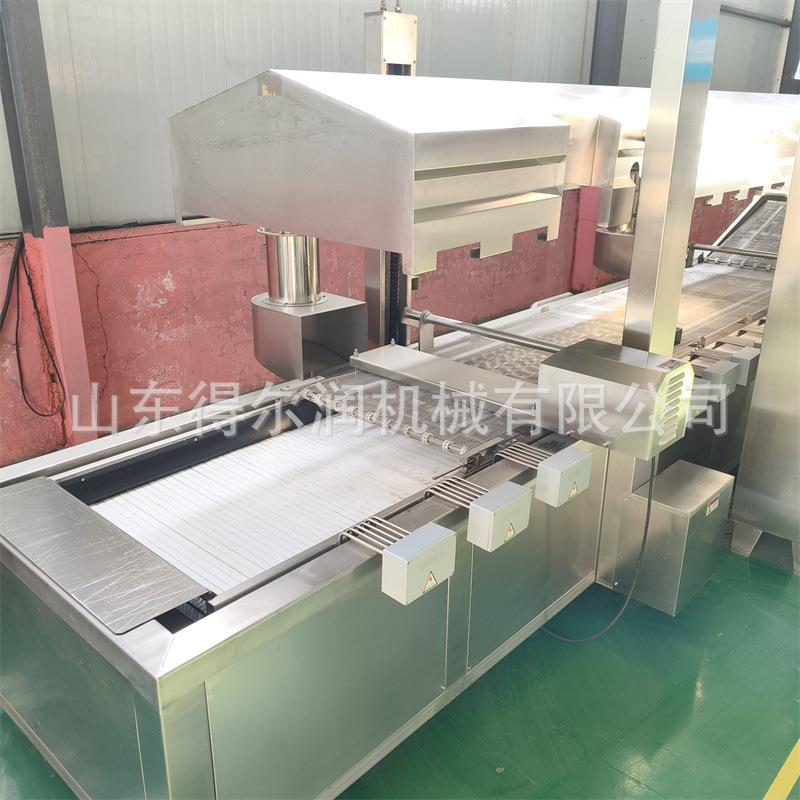 枣庄辣子鸡块油炸机鸡排鸡腿裹粉油炸生产线不夹料防粘连设计