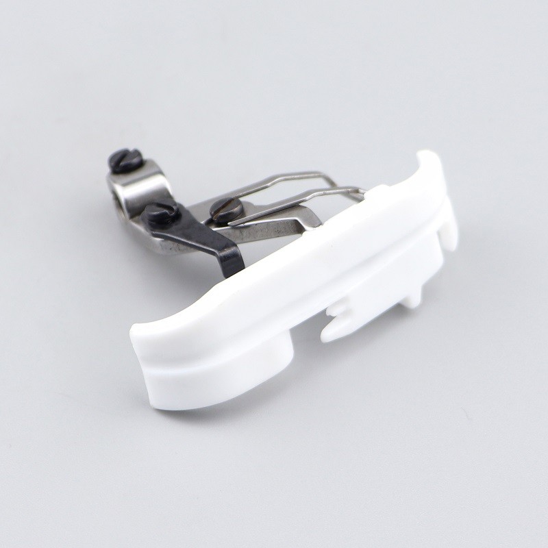 EX四线塑料带槽压脚拷边机锁边包缝机嵌线绳子压脚工业缝纫机配件