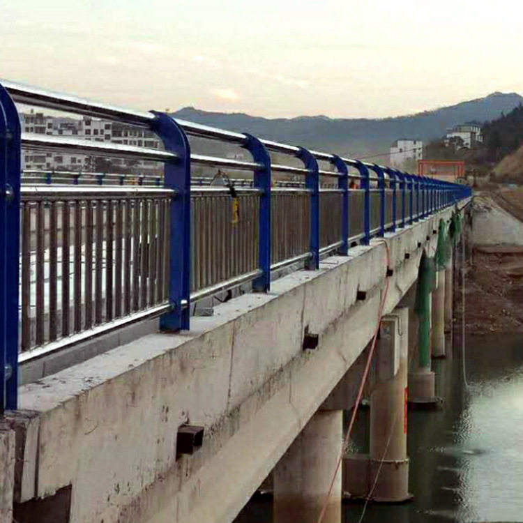 厂家直供现货水库道路高架桥隔离栏高速公路两旁河道防护景观护栏