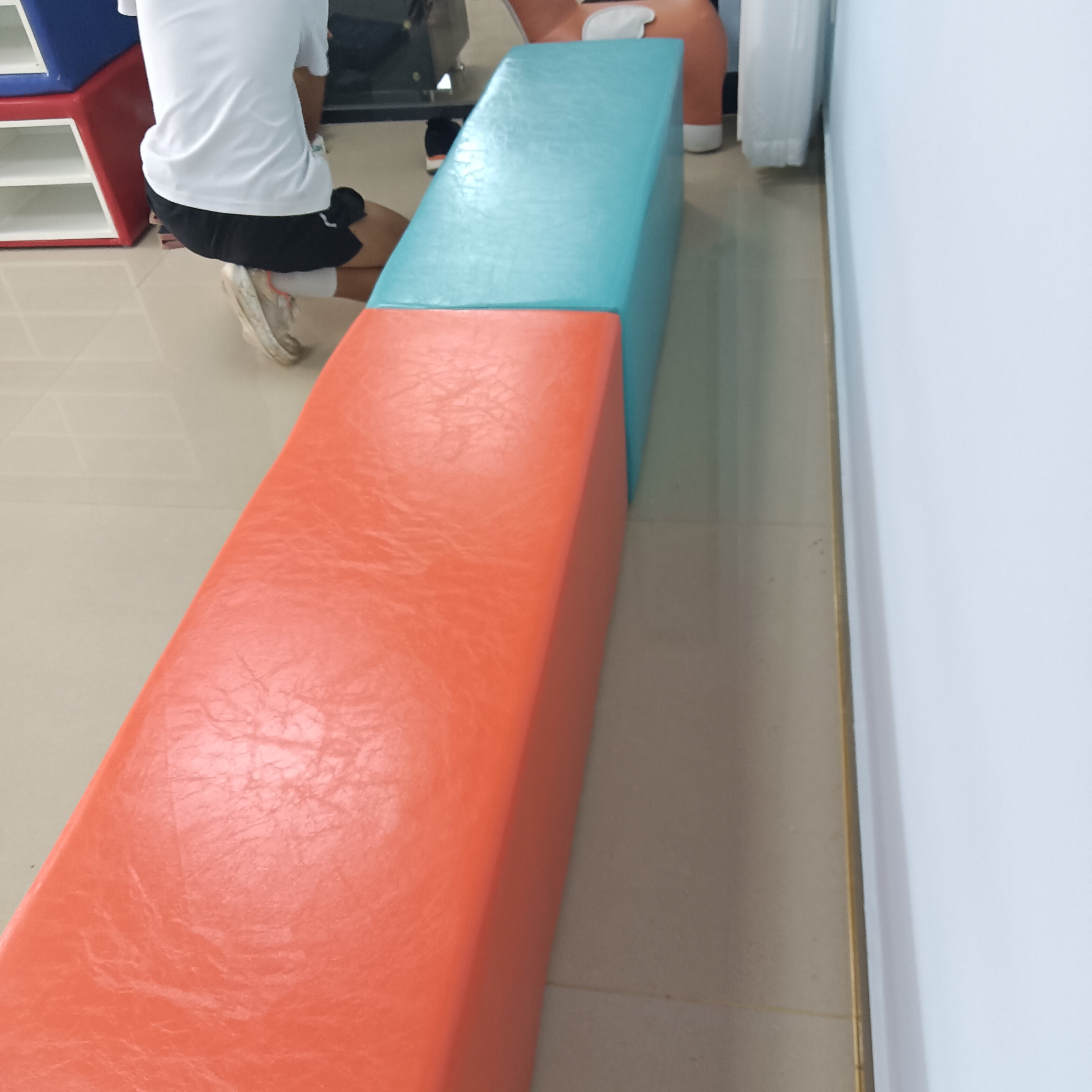 幼儿园实木软包换鞋长条凳