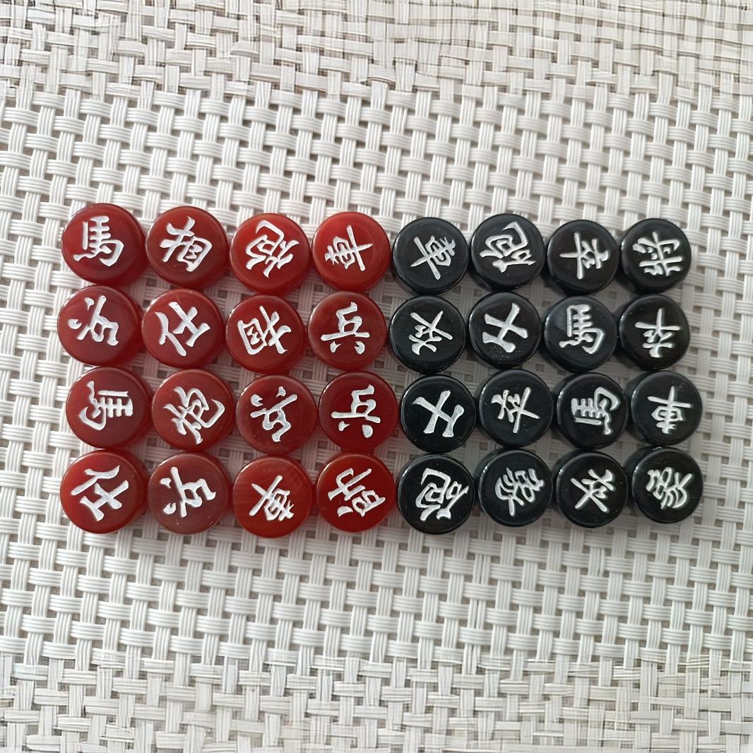 大量批发迷你款天然黑红玛瑙象棋直径15㎜,32颗带棋盘送精美玛瑙